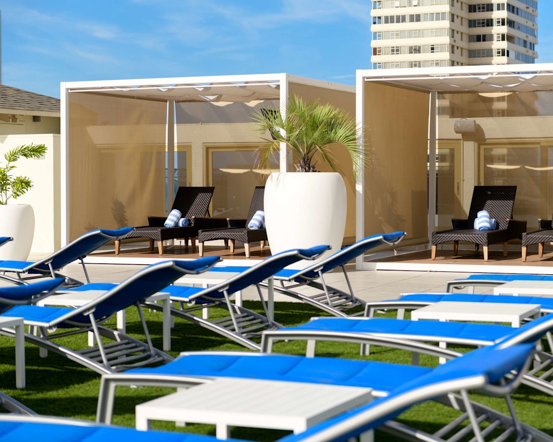 pool cabanas, lounge chairs-transition