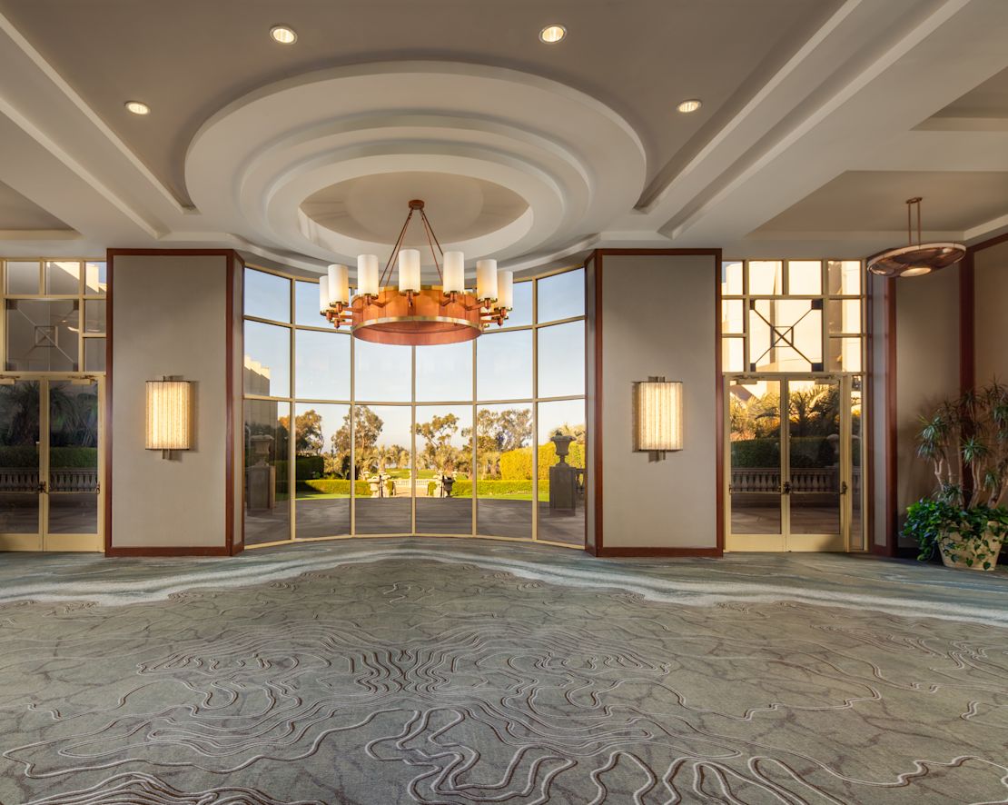 Grande Ballroom Foyer-transition