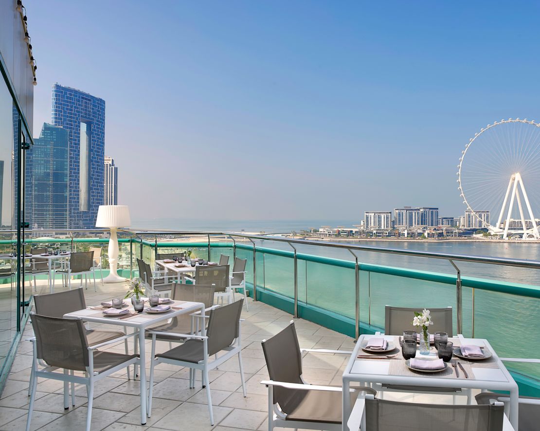 MarBar Rooftop Tapas Bar Terrace med utsikt över vattnet