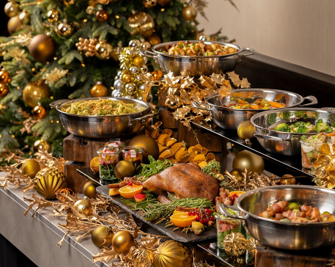 トルコをテーマにしたクリスマスブッフェのテーブルショット