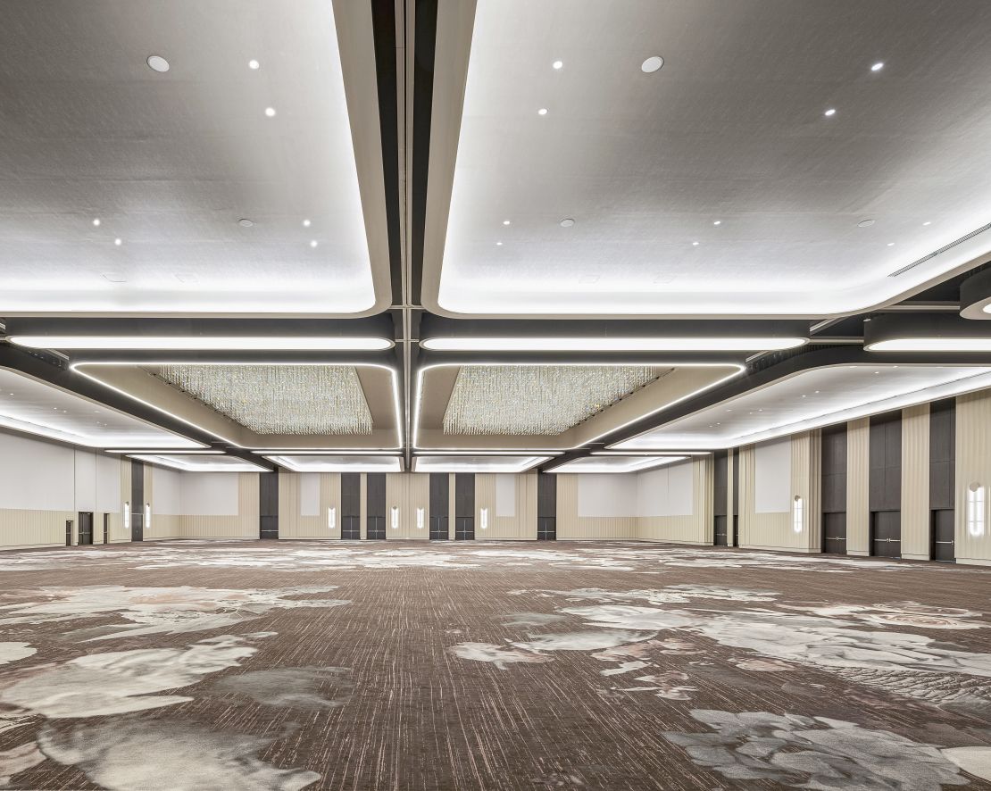 Triumph Ballroom-transition