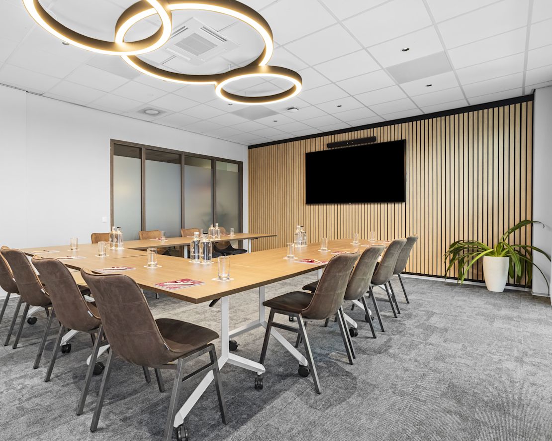 Wayaka, Meeting Room-transition