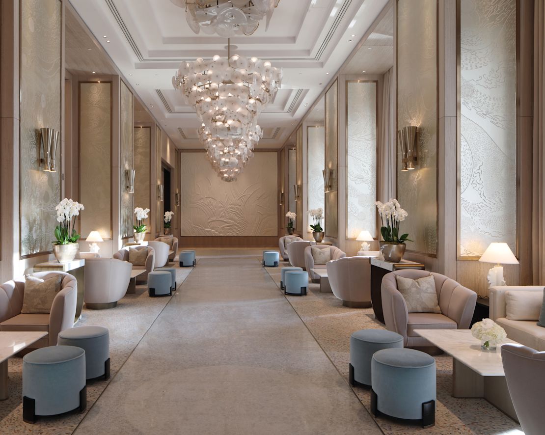 大きなシャンデリアをアレンジした「ピーコック・アレー・レストラン」