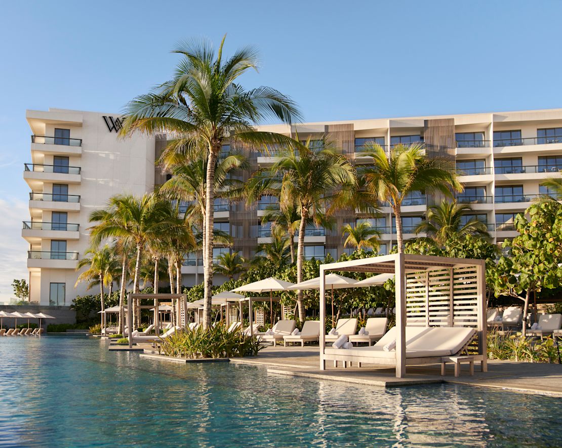 tables an chairs-transition