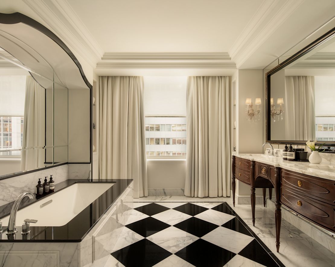 Empire Suite Bathroom-previous-transition