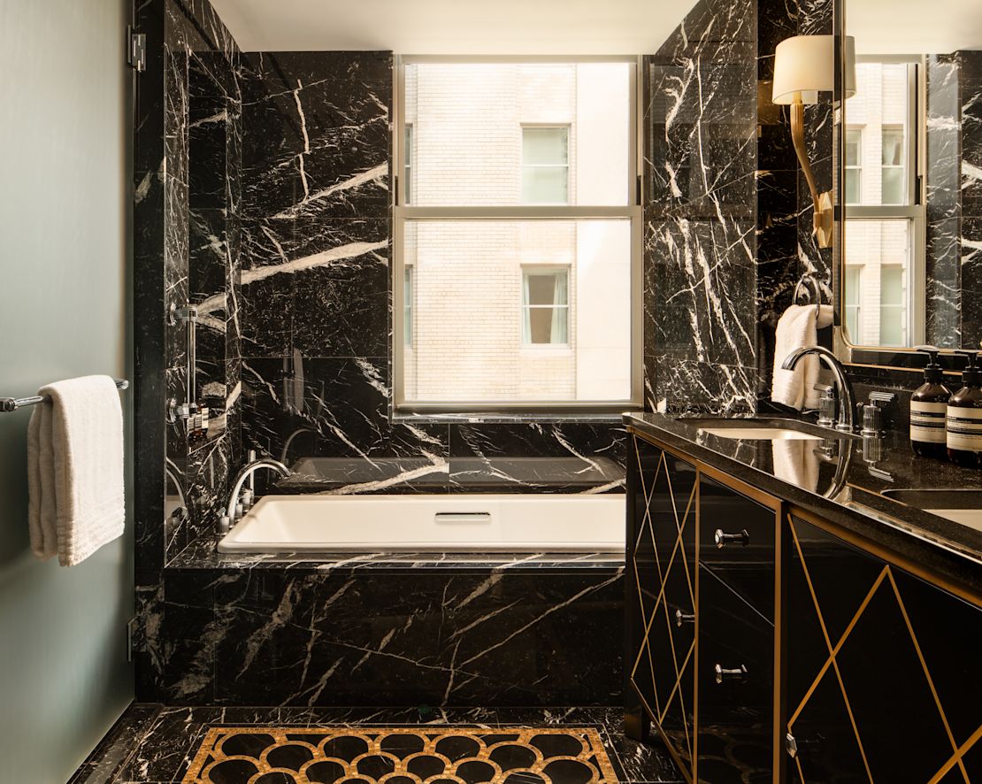Manhattan Suite Bathroom-previous-transition