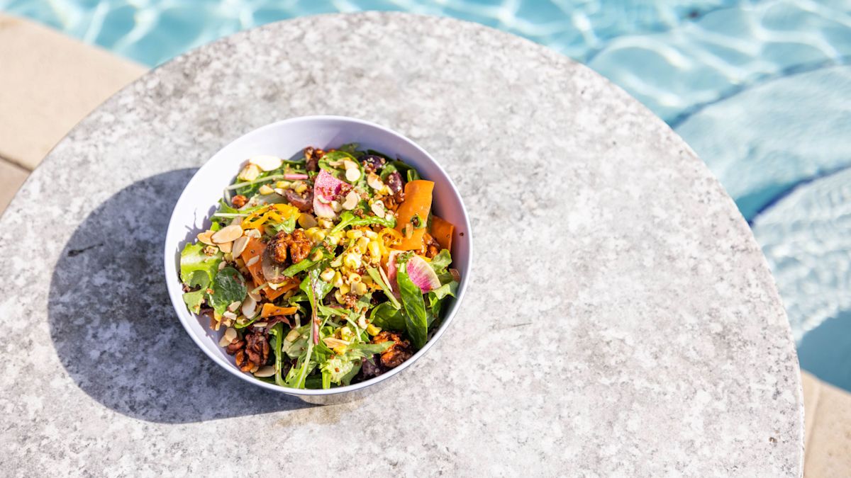 Restauration dans la piscine