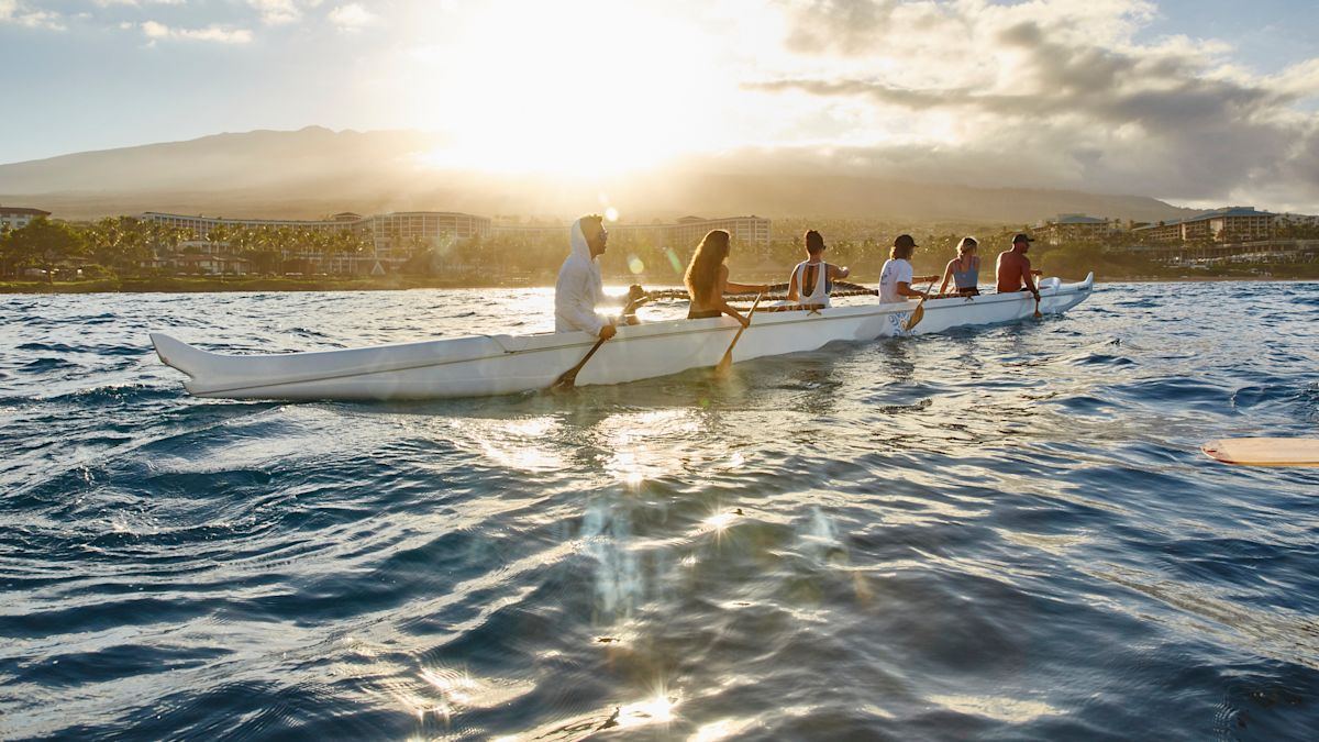 Huéspedes disfrutando de un bote de remo