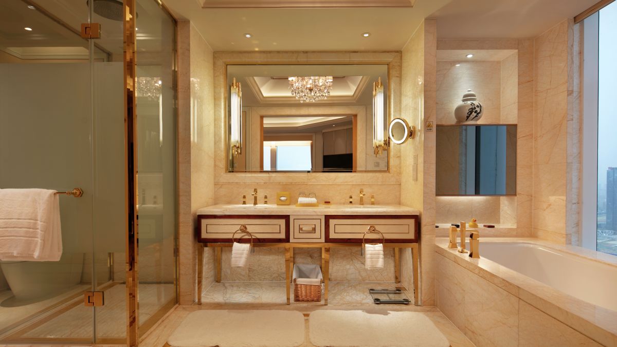 Bathroom with mirror and sink