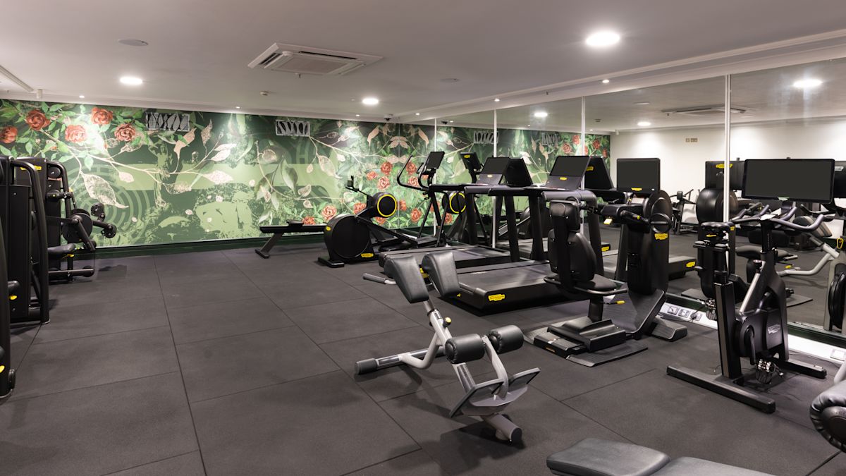 Fitness Center und Fitnessgeräte, Laufbänder, Ellipsentrainer