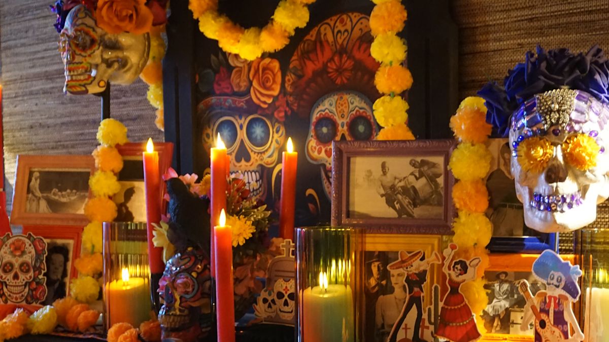 Dekoration der Dia de los Muertos im Restaurant GRETA OTO