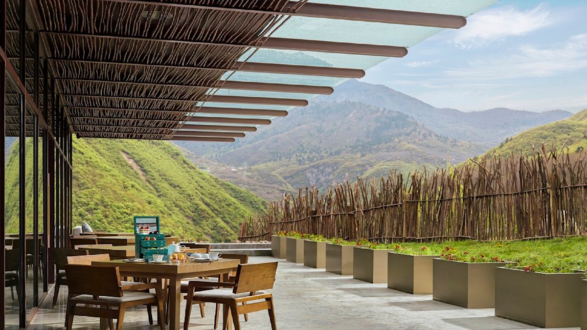 BAS.IN Patio Luar Ruangan