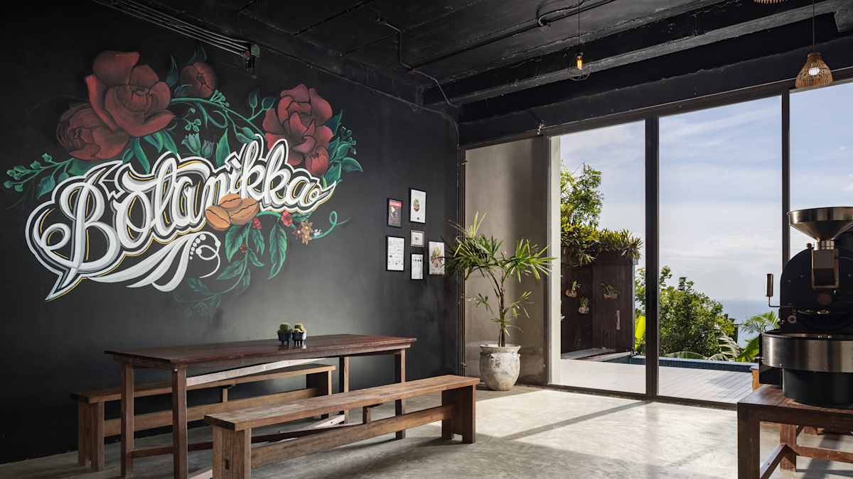 Masa de mese și decorațiunile cu ziduri Botanikka la restaurant