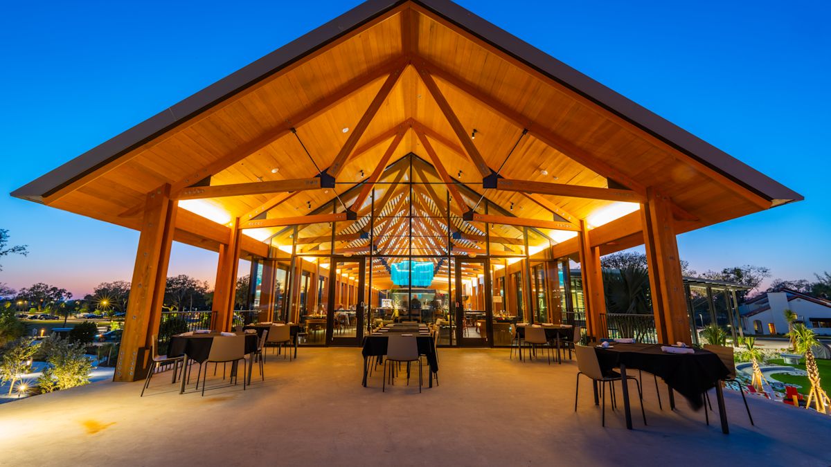  Restaurant mit zwei Einzelbetten und Ausblick