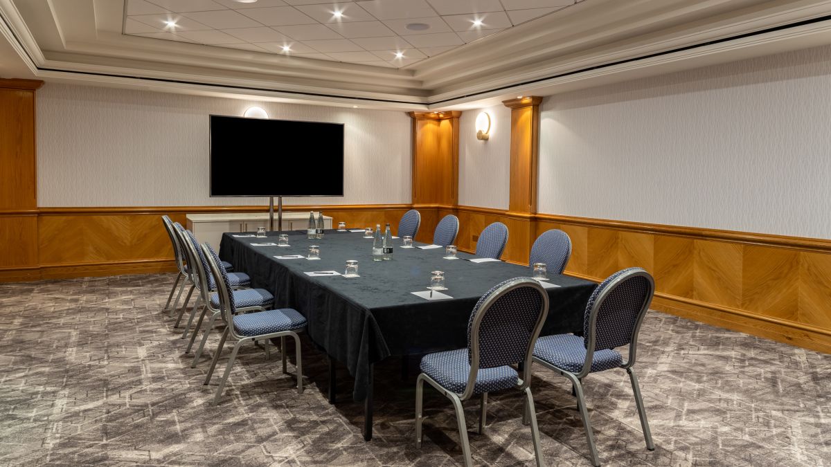 Sunningdale Meeting Room with HDTV