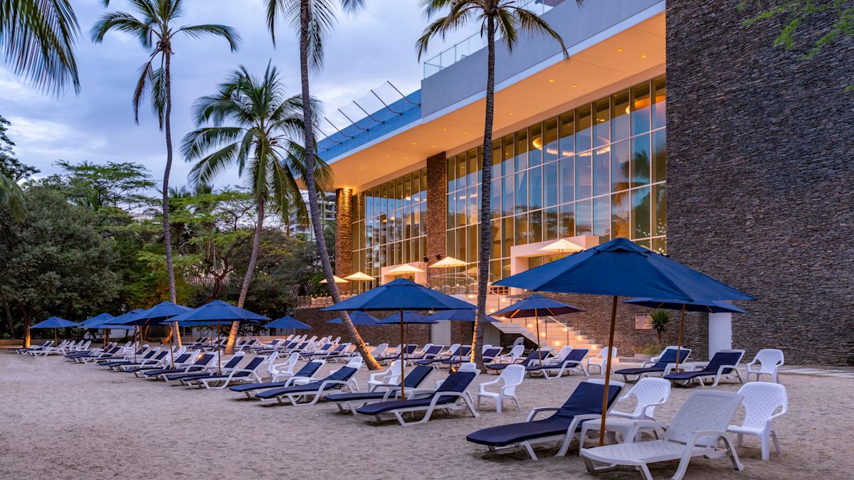 ビーチラウンジエリア