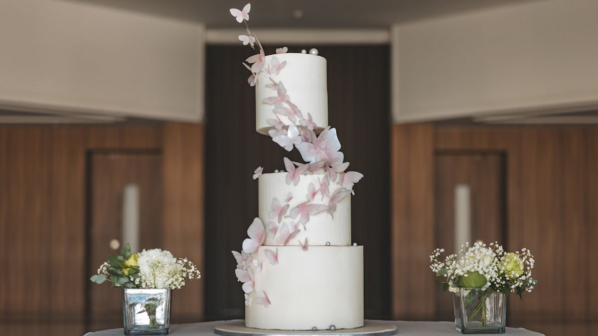 Kue pernikahan cantik