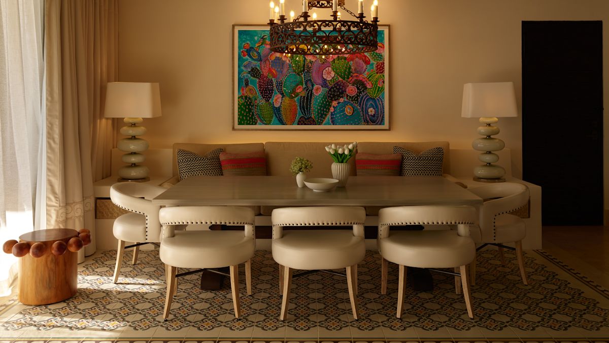 Área para comer en una suite del hotel