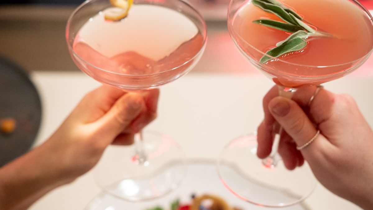 Cocktail che brindano al Lockwood Restaurant and Bar.
