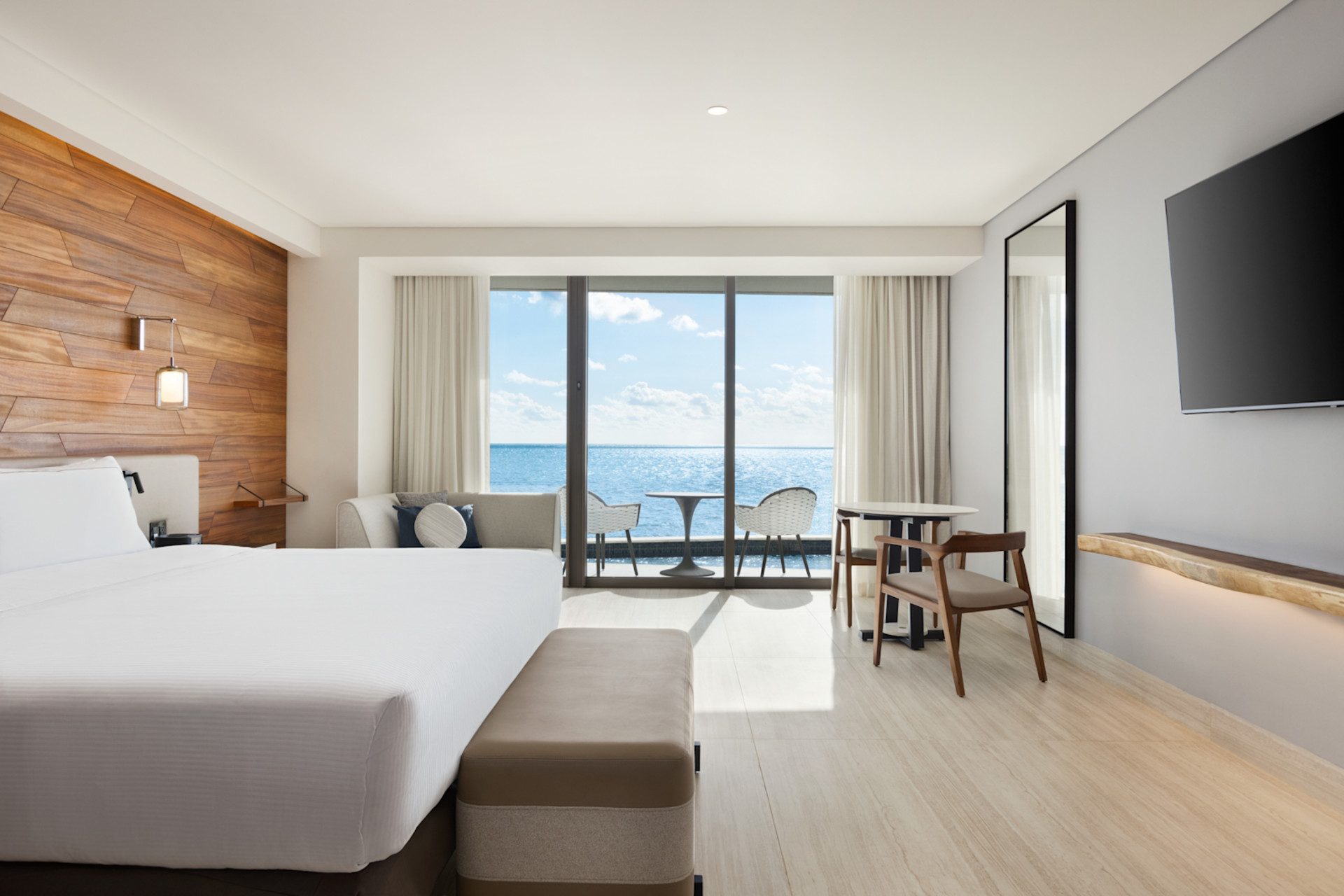 King Bedroom Suite With Ocean Front