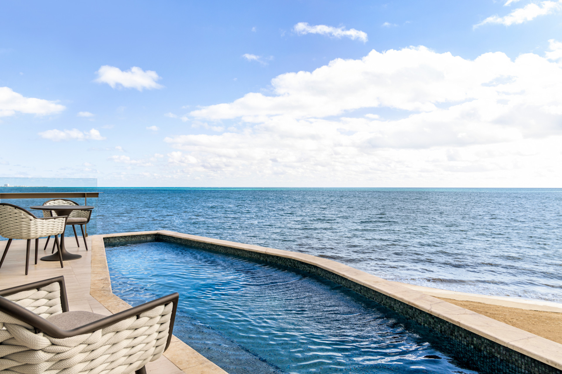 Suite With Swim Up View