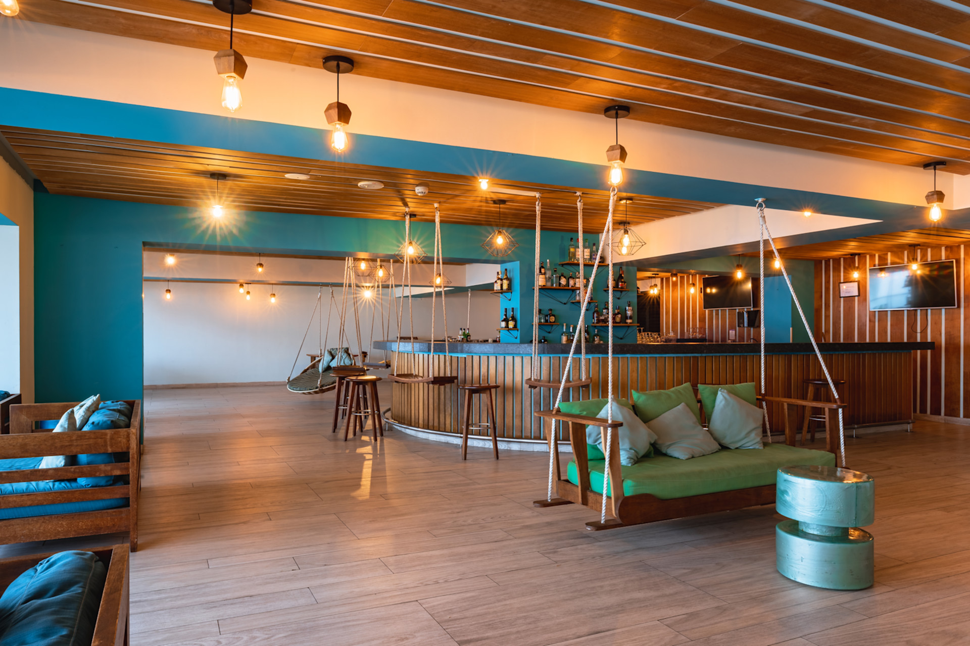 Bar et espace salon Mojito