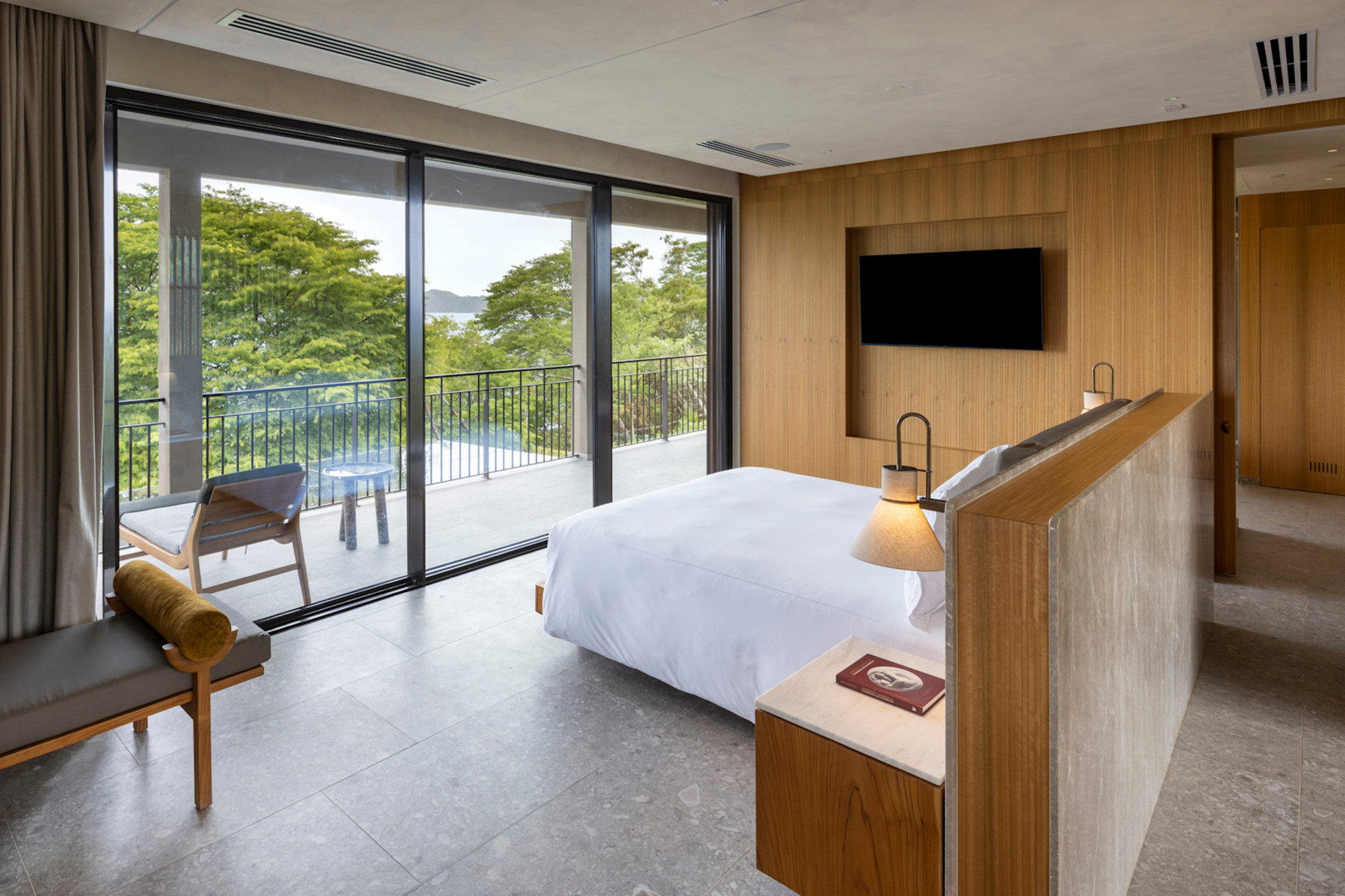 presidential suite, 1 king bed, tv, balcony view of the trees