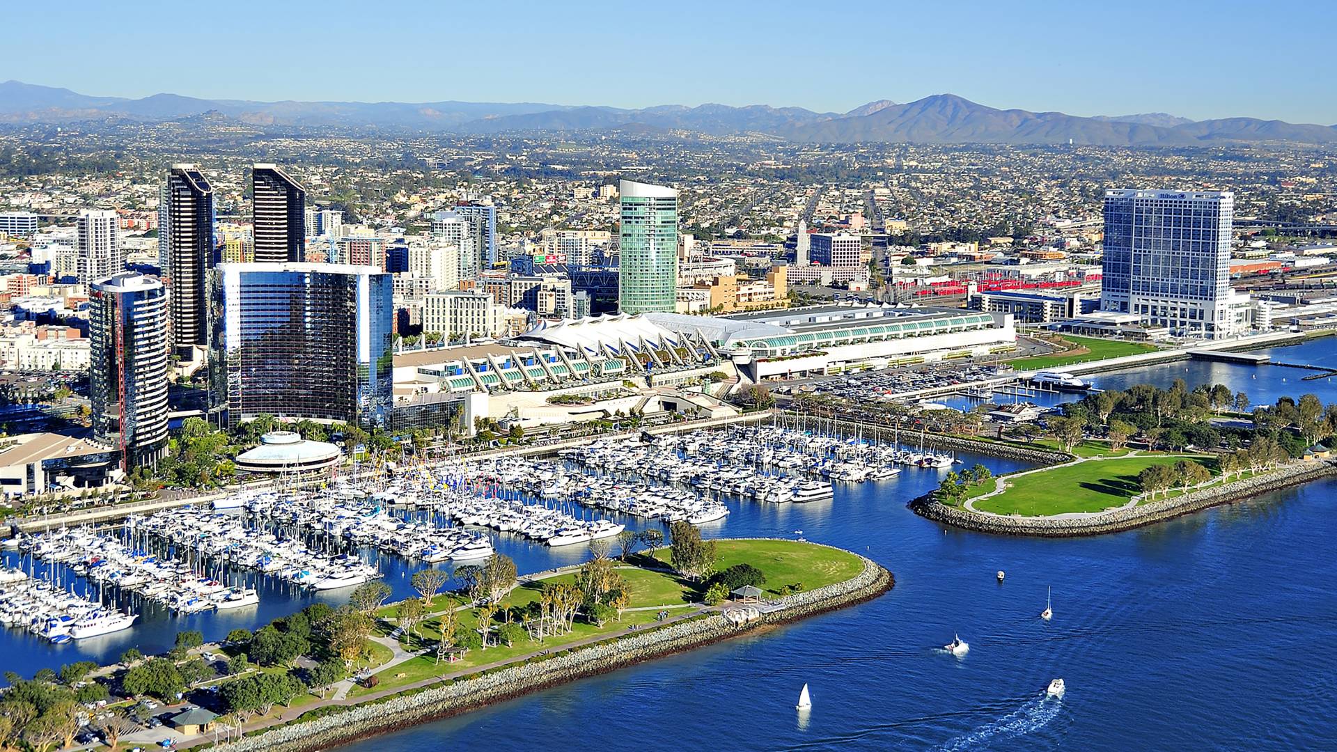 Blick auf San Diego mit Hafen im Vordergrund