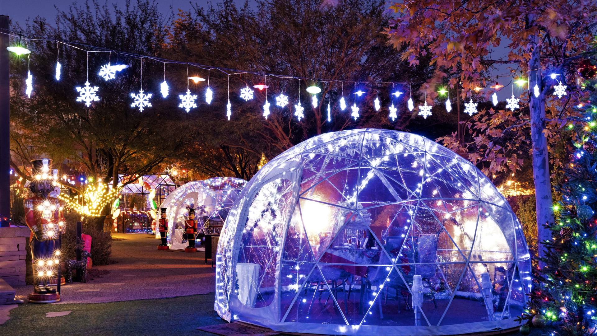 Shadow Rock Igloo Village ruokailun ulkopuolella