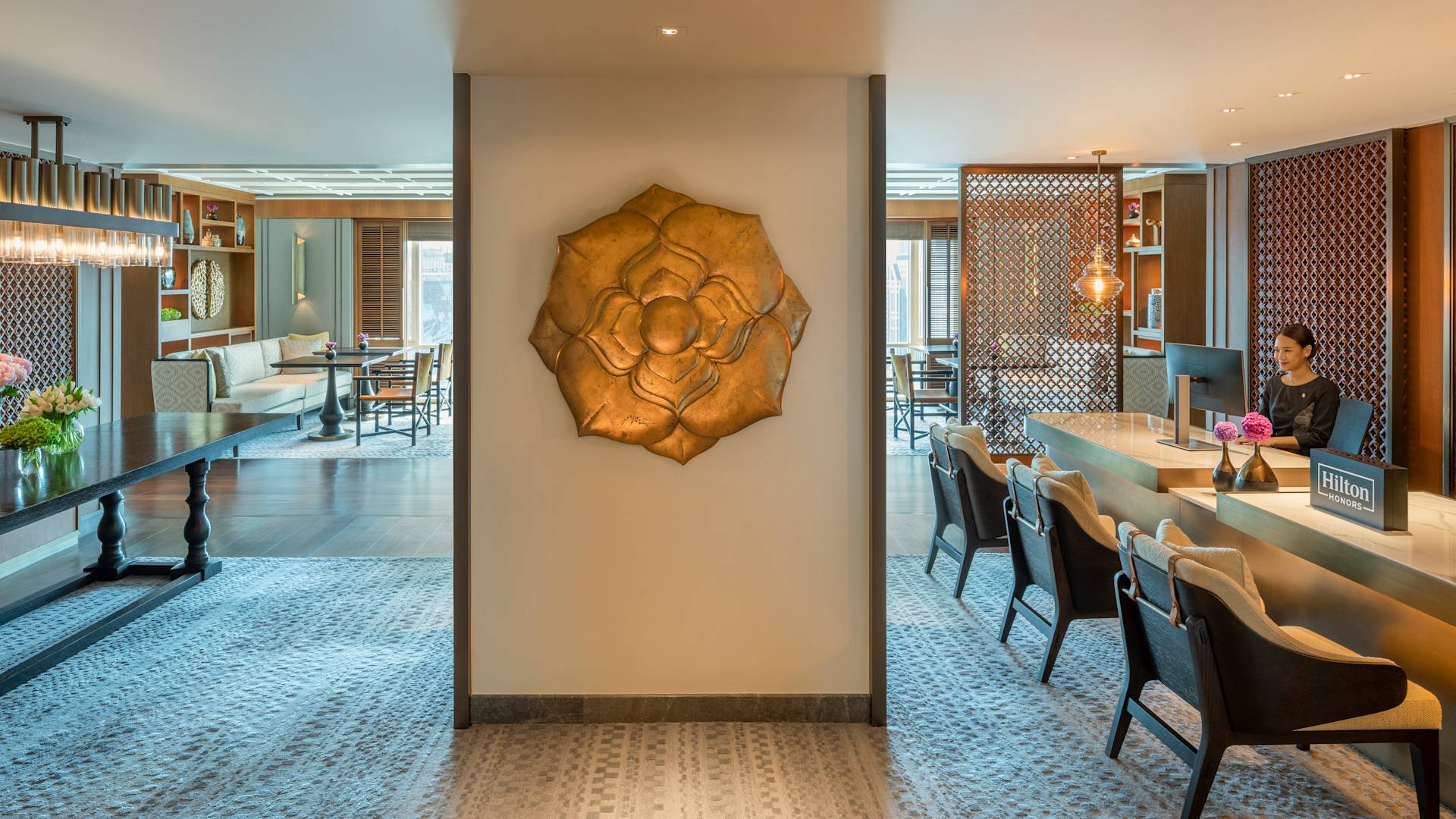 Executive Lounge, Reception