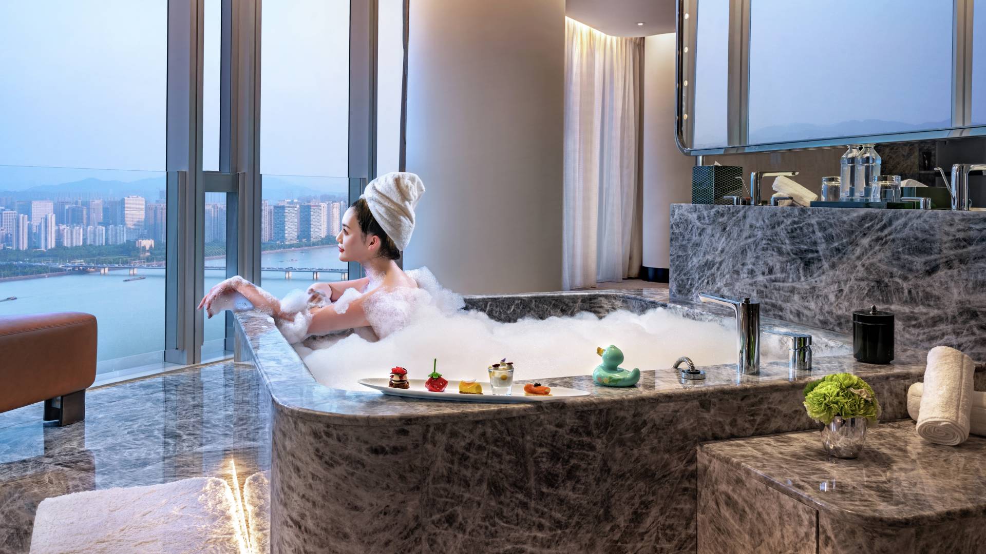 スイートのバスルーム