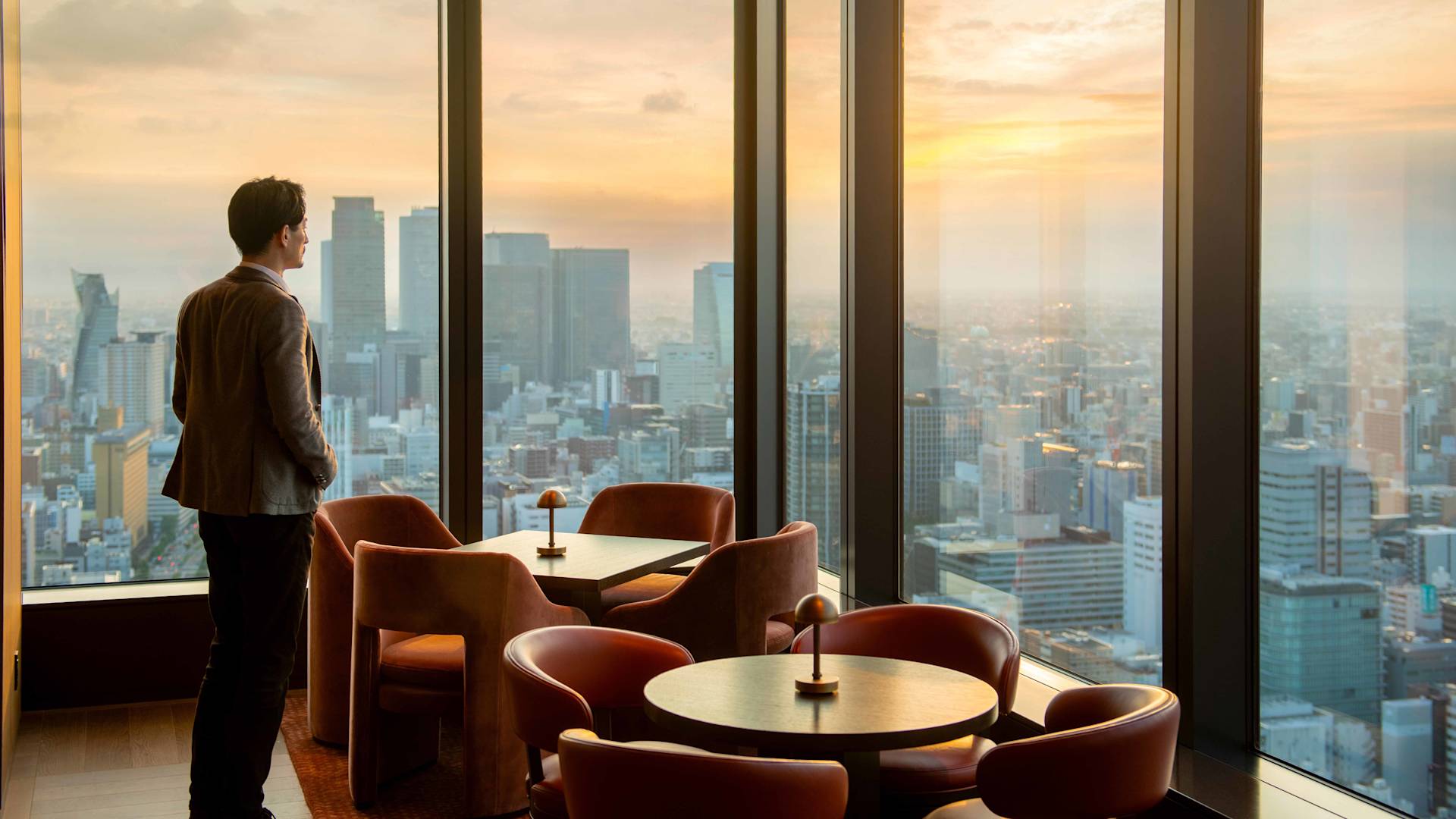 Lobby Lounge Bar mit Blick auf die Stadt-previous-transition