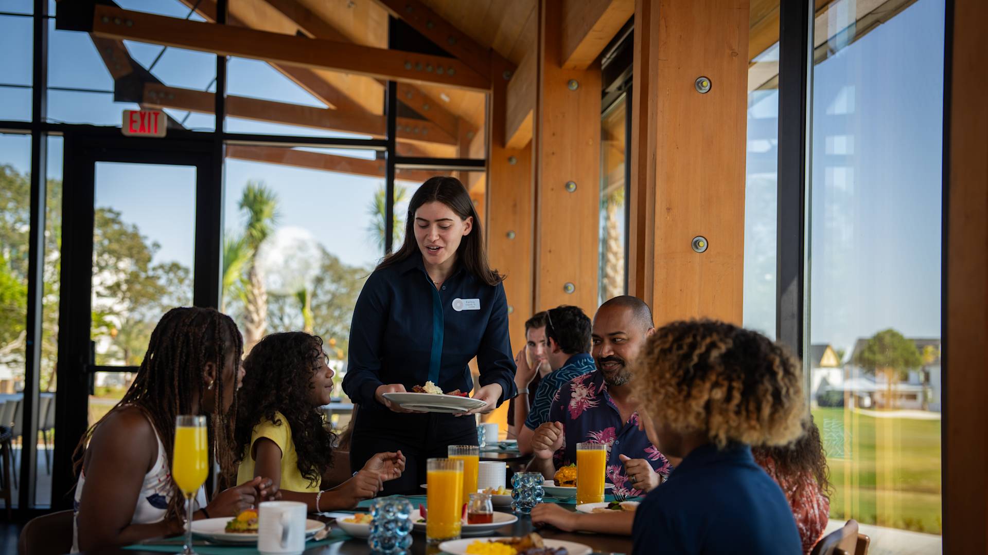 Restaurant mit zwei Einzelbetten und Ausblick
