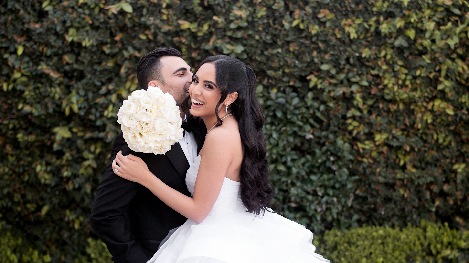 Sposa e sposo che si sposano il giorno del loro matrimonio