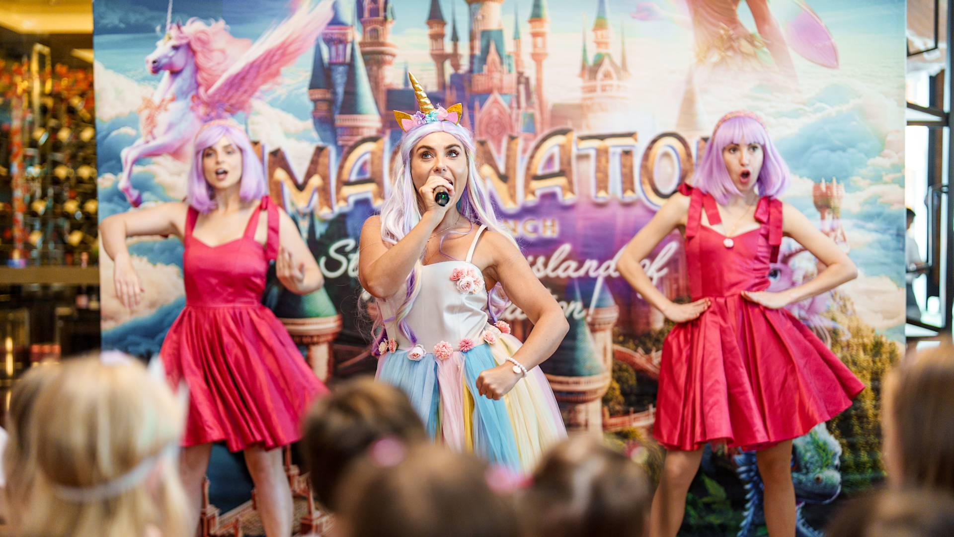 Femmes en spectacle au restaurant Mowsem