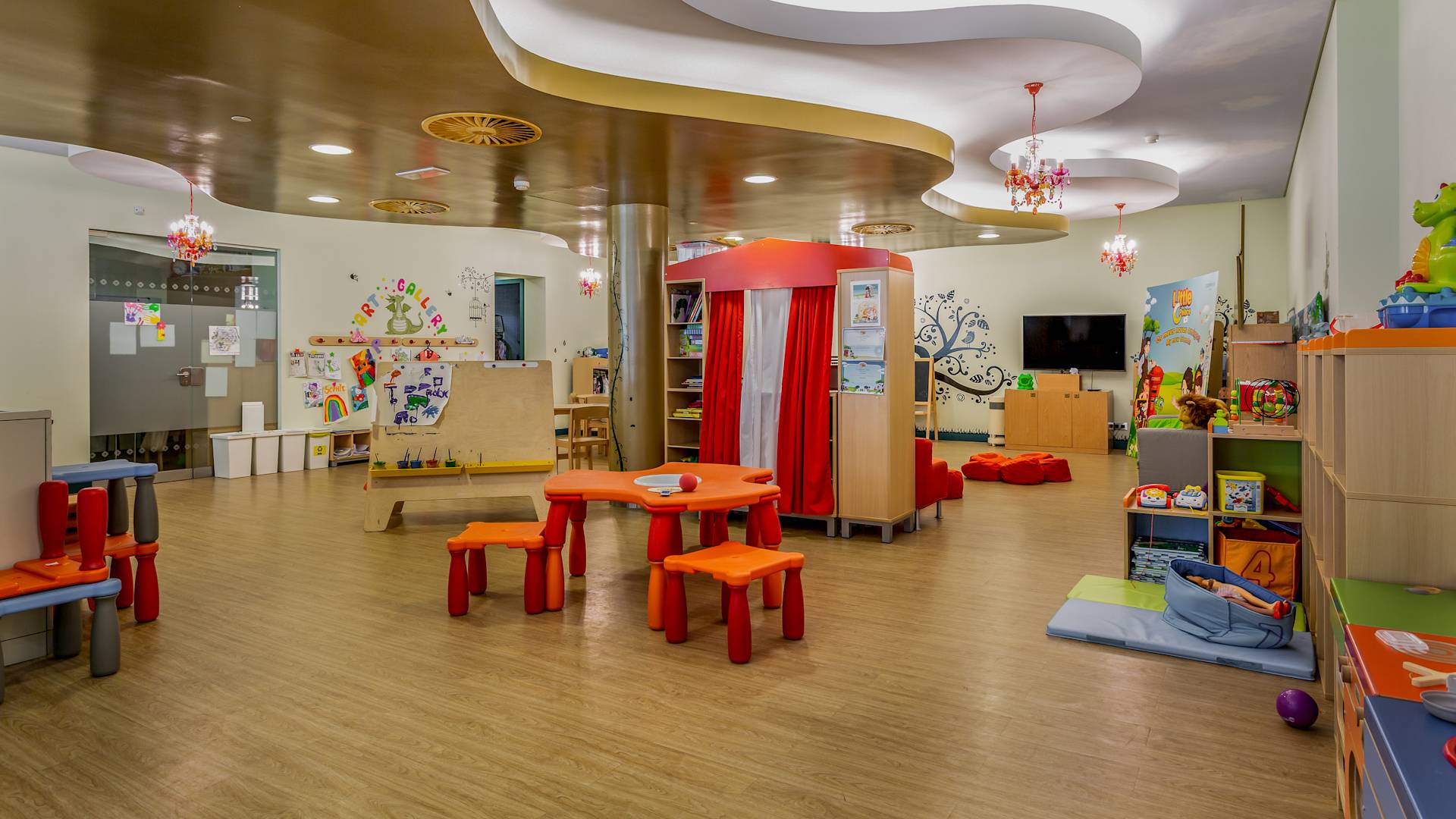 little c pallace, children's playroom