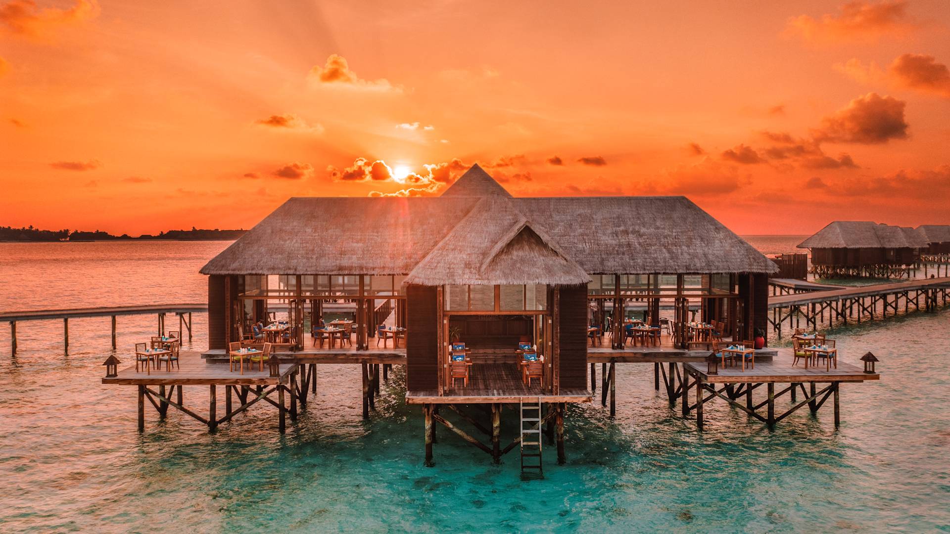 Matahari Terbenam Restoran Mandhoo Spa