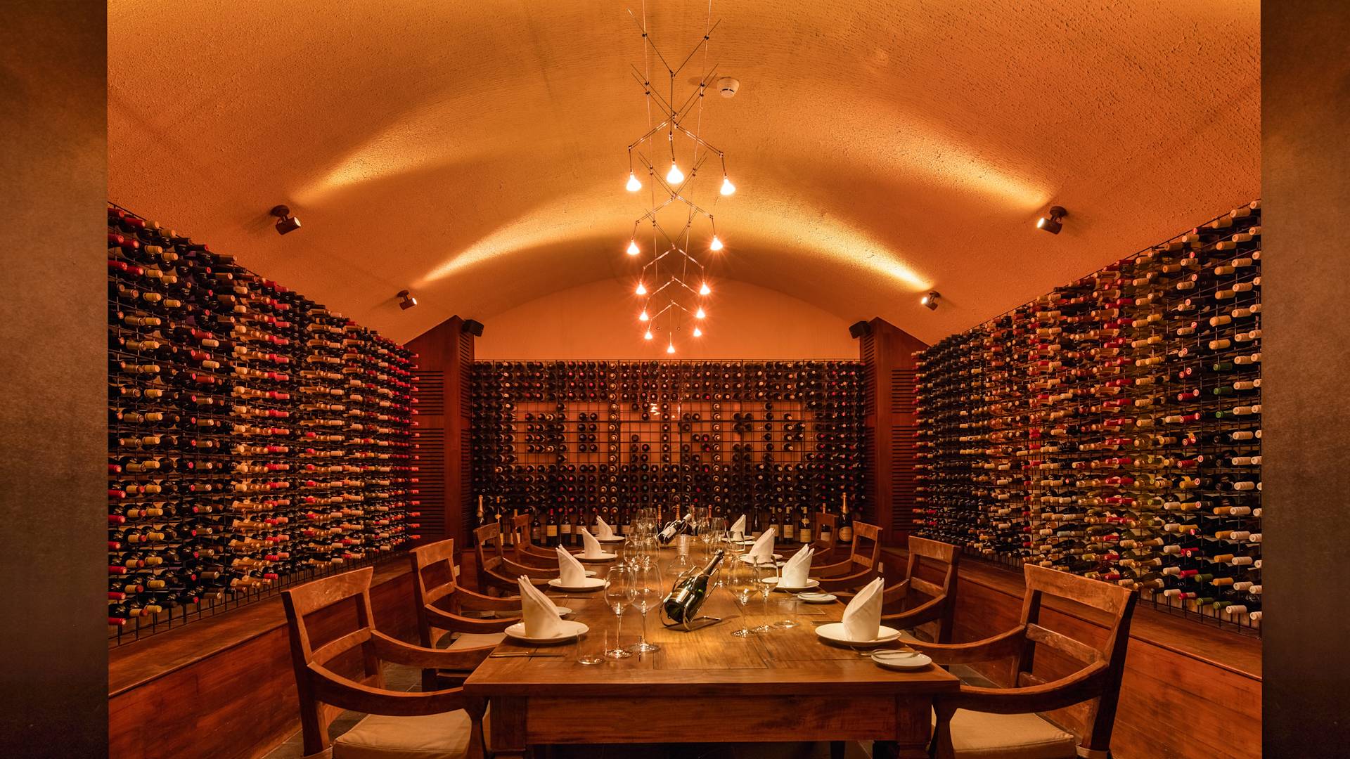 Meja Makan Selar Anggur