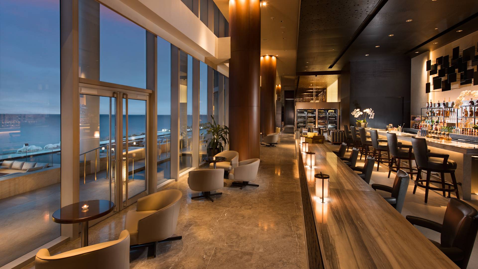 C เลานจ์บาร์และเลานจ์