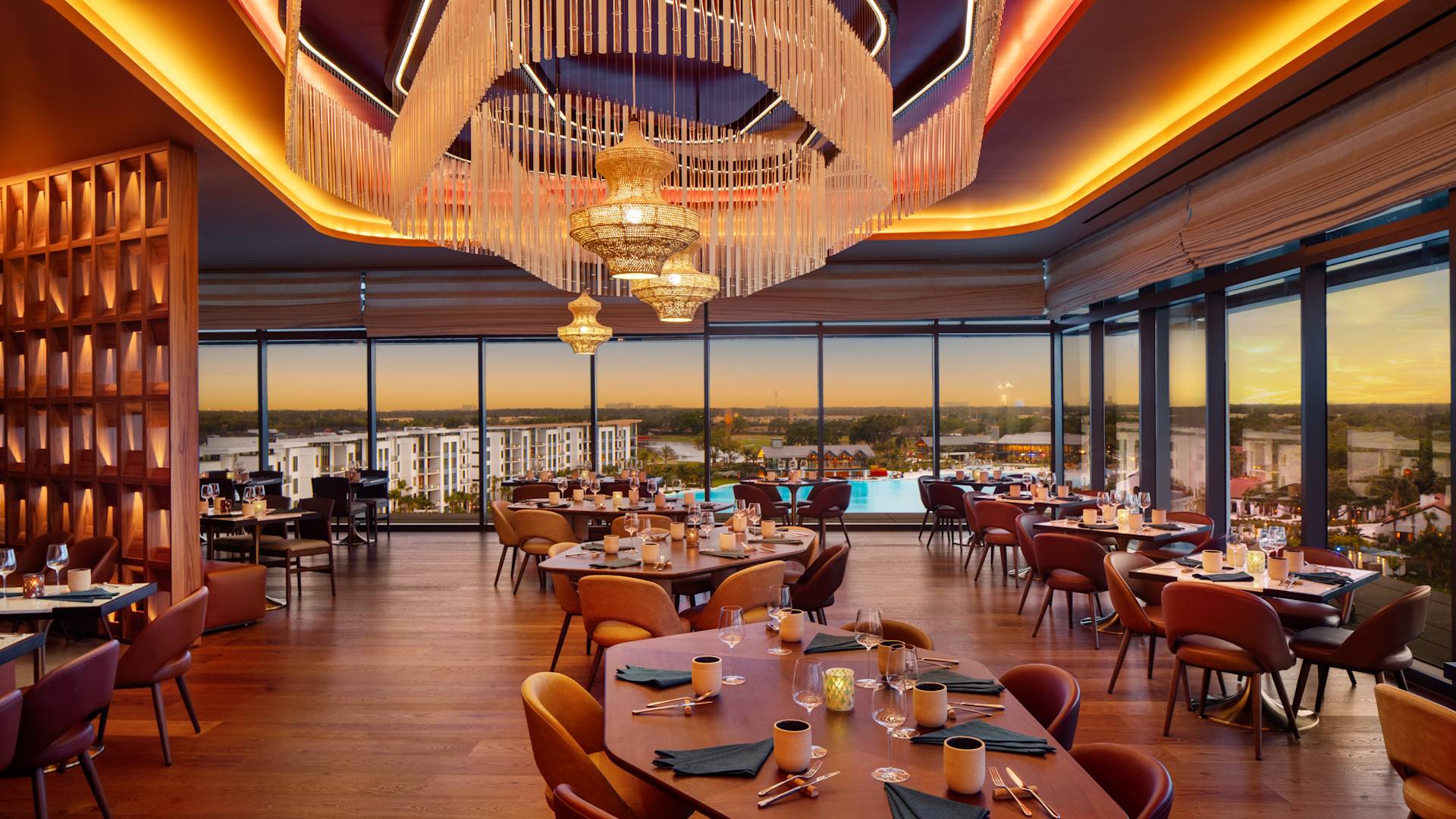 Hotelová restaurace Ceiba, jídelna Ceiba se stolky pro servis.
