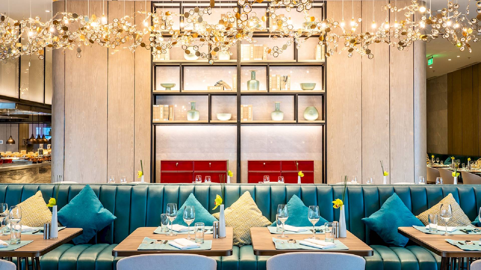 Restaurant pe toată durata zilei