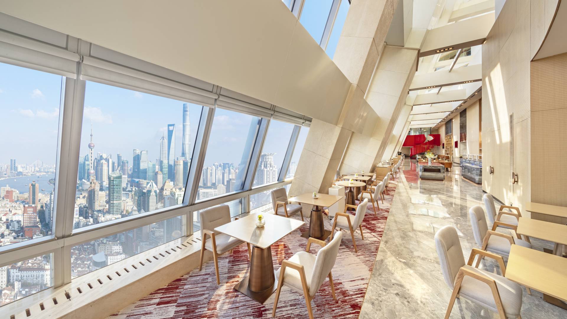 Sediul Executive Lounge cu vedere spre oraș