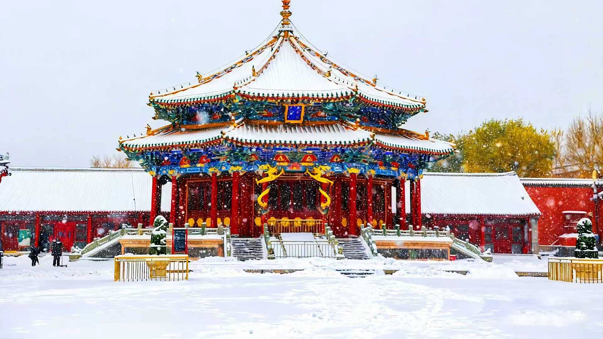 Exteriorul din față al Muzeului Palatului Shenyang, în zăpadă.