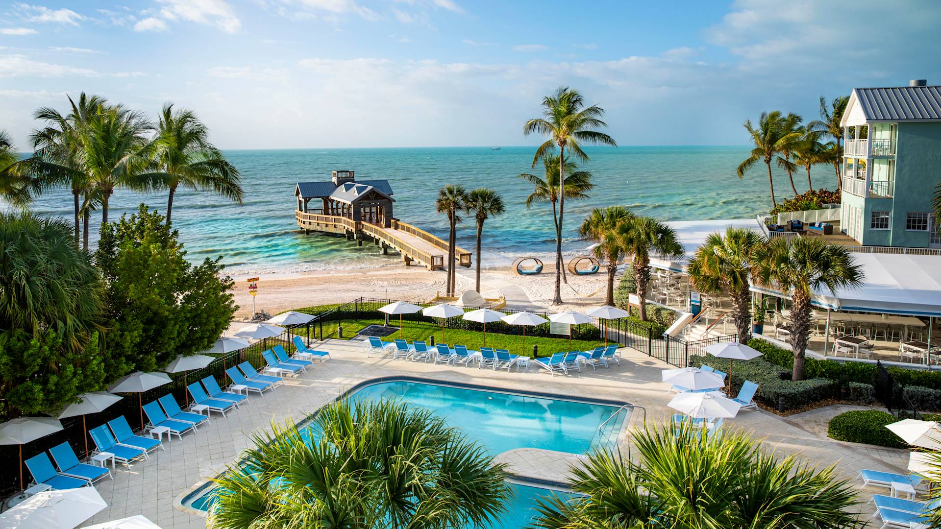 海滩和室外泳池区景观