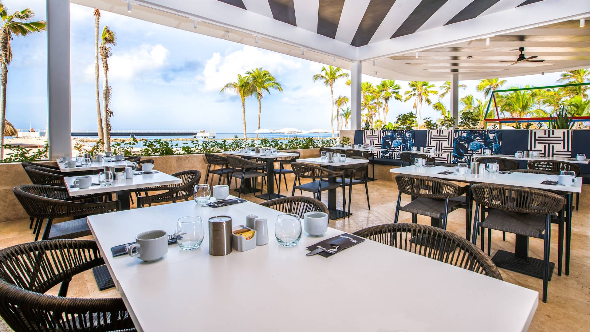 Salle à manger du restaurant Breeze