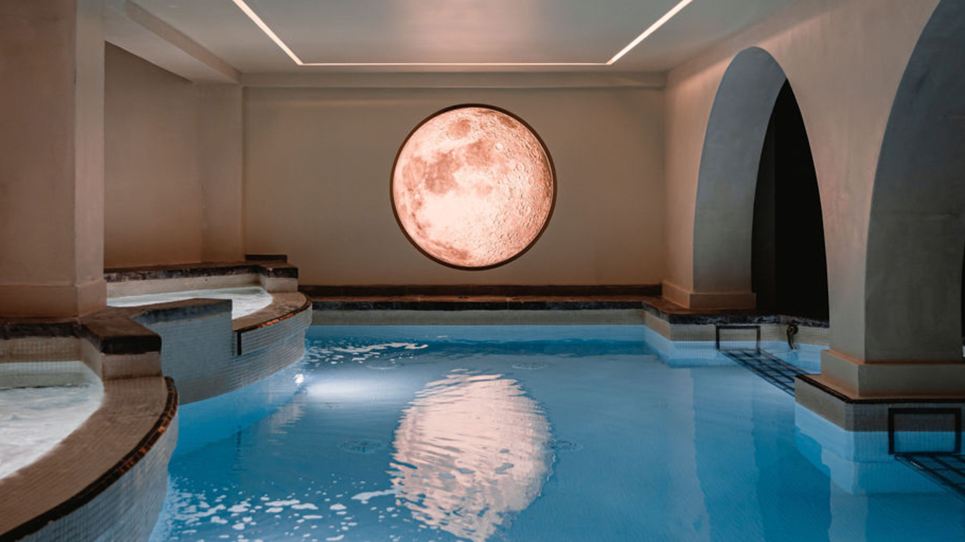 Kolam Renang Spa Dalam Ruangan