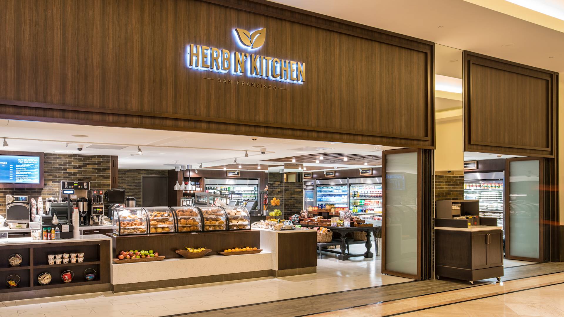 酒店内的 Herb N Kitchen 咖啡厅