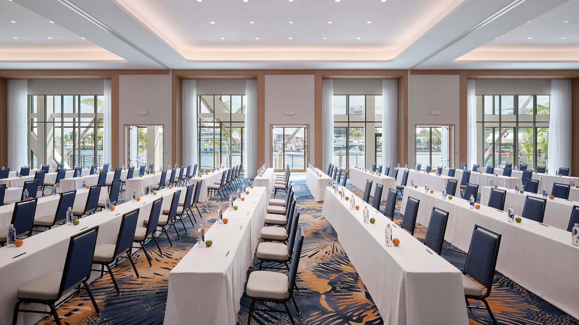 Sunum tarzında toplantı odası