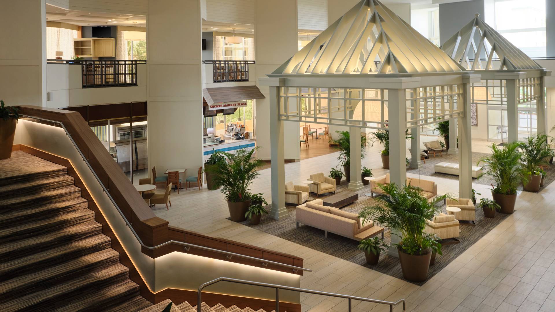 Vstupní hala Holtel a schodiště