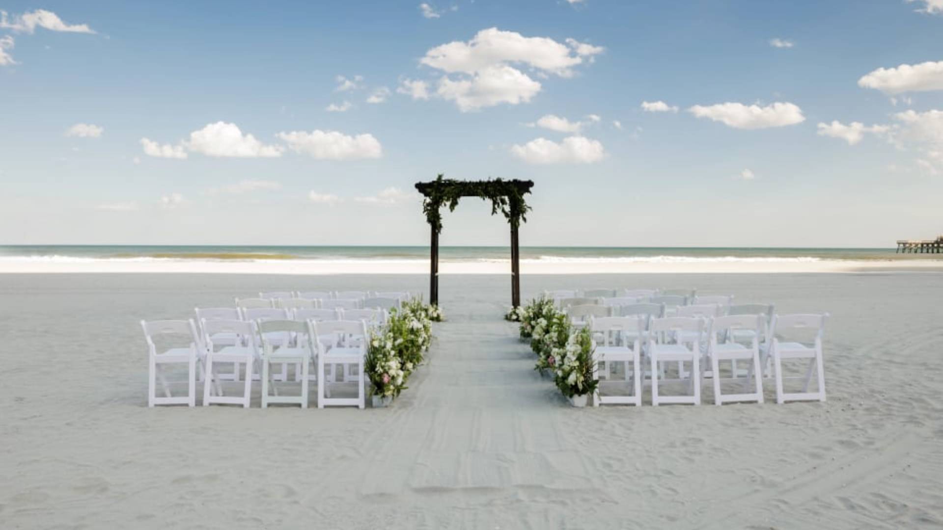 海滩区域布置用于婚礼仪式